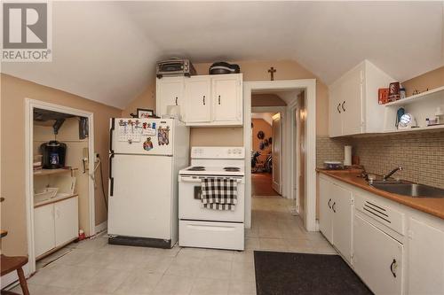 98 Kathleen Street, Sudbury, ON - Indoor Photo Showing Kitchen