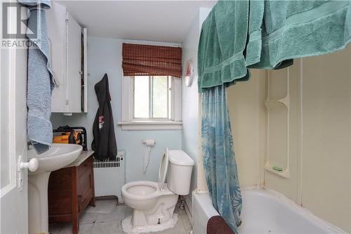 98 Kathleen Street, Sudbury, ON - Indoor Photo Showing Bathroom