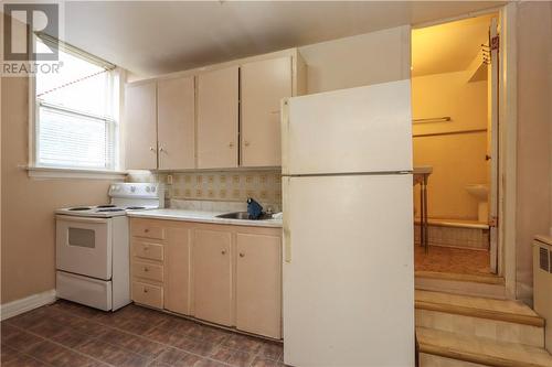 98 Kathleen Street, Sudbury, ON - Indoor Photo Showing Kitchen