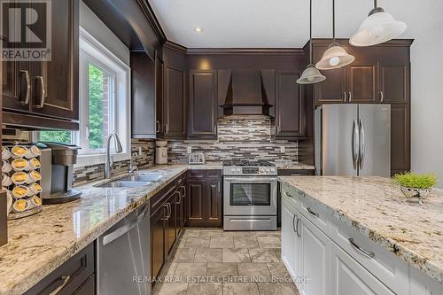 2 Ashlea Lane, Melancthon, ON - Indoor Photo Showing Kitchen With Double Sink With Upgraded Kitchen