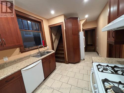 94 Wellington Street, St. Thomas, ON - Indoor Photo Showing Kitchen With Double Sink