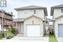 11 CHEEVER STREET  Hamilton (Landsdale), ON L8L 5R6