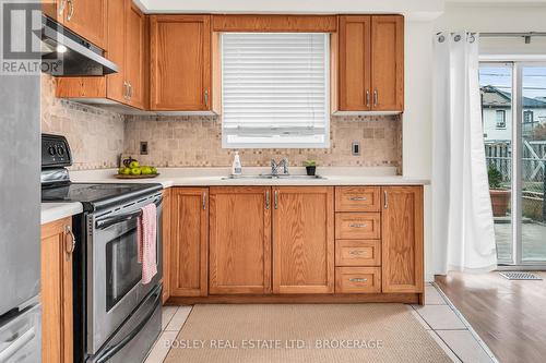 11 Cheever Street, Hamilton (Landsdale), ON - Indoor Photo Showing Kitchen