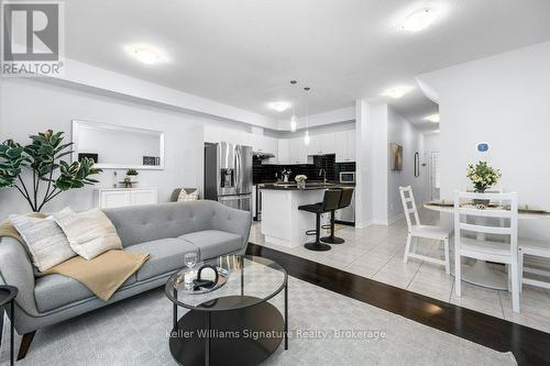 4 - 47 Madonna Drive, Hamilton (Carpenter), ON - Indoor Photo Showing Living Room