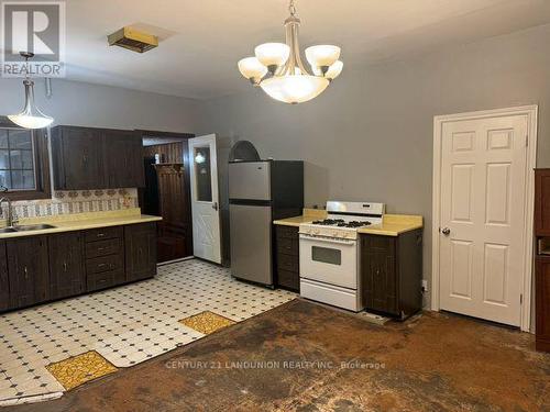 496217 10Th Line, East Zorra-Tavistock, ON - Indoor Photo Showing Kitchen With Double Sink