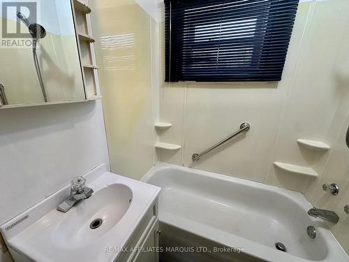 112 Carleton Street, Cornwall, ON - Indoor Photo Showing Bathroom