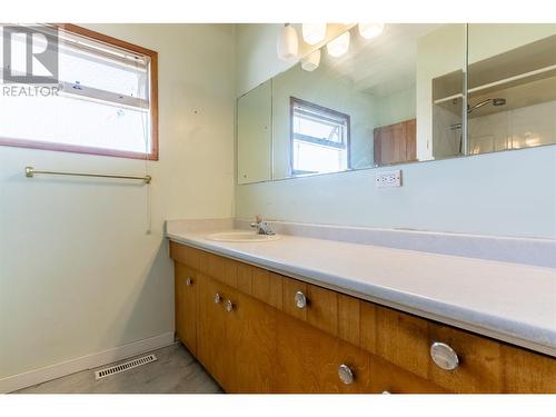 745 Kelly Drive, Kamloops, BC - Indoor Photo Showing Bathroom