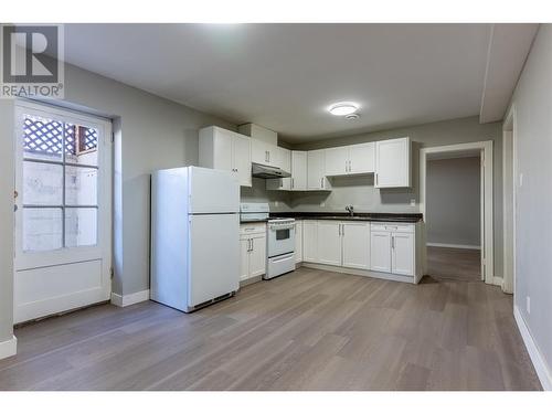 745 Kelly Drive, Kamloops, BC - Indoor Photo Showing Kitchen