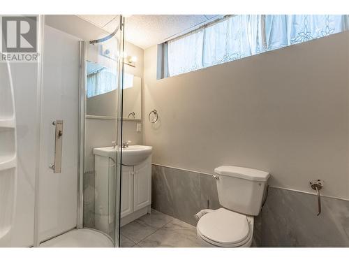 745 Kelly Drive, Kamloops, BC - Indoor Photo Showing Bathroom