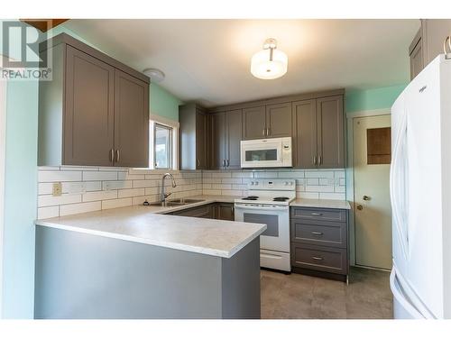 745 Kelly Drive, Kamloops, BC - Indoor Photo Showing Kitchen With Double Sink