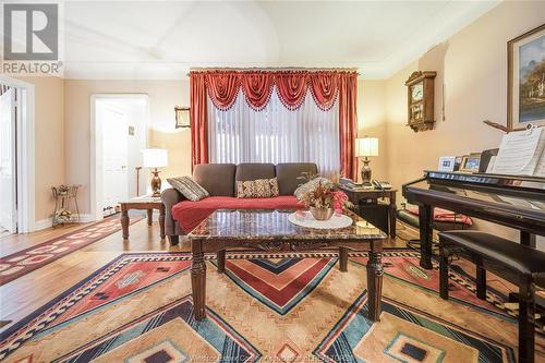 1236 Hickory, Windsor, ON - Indoor Photo Showing Living Room