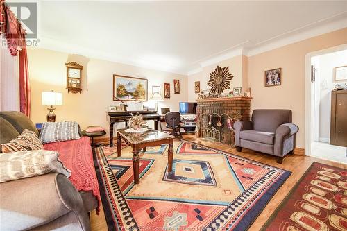 1236 Hickory, Windsor, ON - Indoor Photo Showing Living Room