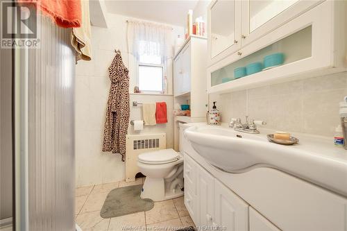 1236 Hickory, Windsor, ON - Indoor Photo Showing Bathroom