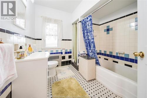 1236 Hickory, Windsor, ON - Indoor Photo Showing Bathroom