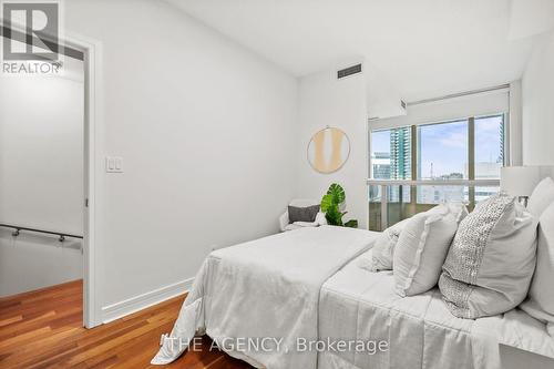 Lph04 - 1 Avondale Avenue, Toronto, ON - Indoor Photo Showing Bedroom