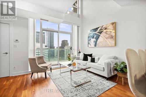 Lph04 - 1 Avondale Avenue, Toronto, ON - Indoor Photo Showing Living Room