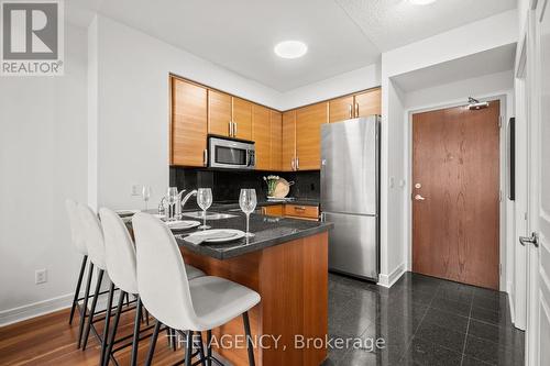 Lph04 - 1 Avondale Avenue, Toronto, ON - Indoor Photo Showing Kitchen