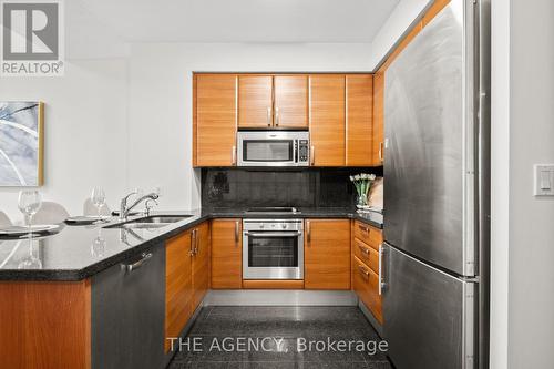 Lph04 - 1 Avondale Avenue, Toronto, ON - Indoor Photo Showing Kitchen