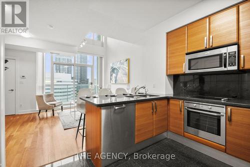 Lph04 - 1 Avondale Avenue, Toronto, ON - Indoor Photo Showing Kitchen With Double Sink