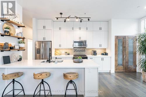 Gph5 - 111 Worsley Street, Barrie, ON - Indoor Photo Showing Kitchen With Double Sink With Upgraded Kitchen