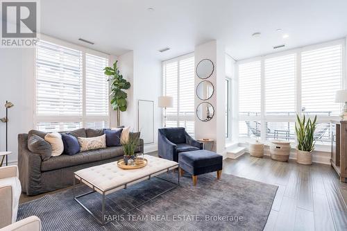 Gph5 - 111 Worsley Street, Barrie, ON - Indoor Photo Showing Living Room