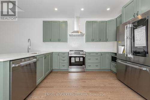 553 Knotridge Street, Ottawa, ON - Indoor Photo Showing Kitchen With Upgraded Kitchen