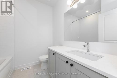 553 Knotridge Street, Ottawa, ON - Indoor Photo Showing Bathroom