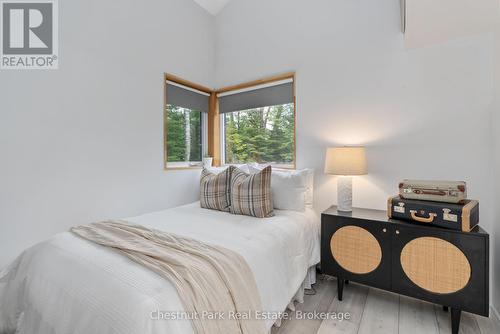 470 Markles Road, Huntsville (Brunel), ON - Indoor Photo Showing Bedroom