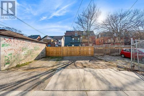 B - 208 Dovercourt Road, Toronto, ON - Outdoor