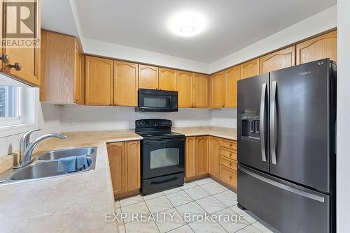 890 Bourne Crescent N, Oshawa, ON - Indoor Photo Showing Kitchen With Double Sink