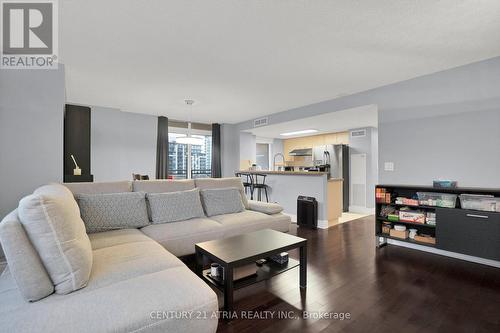 610 - 51 Saddlecreek Drive, Markham, ON - Indoor Photo Showing Living Room