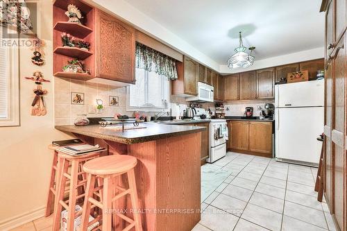 3 Jack Kenny Court, Caledon, ON - Indoor Photo Showing Kitchen