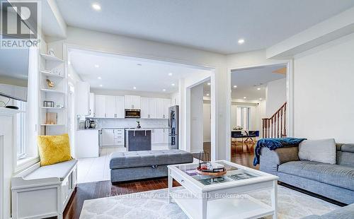 54 O'Connor Crescent, Brampton, ON - Indoor Photo Showing Living Room