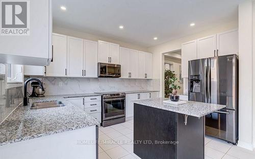 54 O'Connor Crescent, Brampton, ON - Indoor Photo Showing Kitchen With Double Sink With Upgraded Kitchen