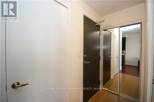 3605 - 4070 Confederation Parkway, Mississauga, ON - Indoor Photo Showing Bathroom