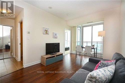 3605 - 4070 Confederation Parkway, Mississauga, ON - Indoor Photo Showing Living Room