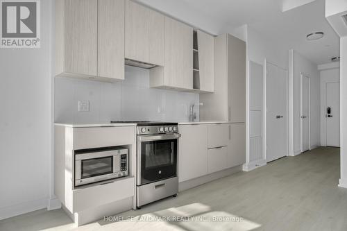 3607 - 3900 Confederation Parkway, Mississauga, ON - Indoor Photo Showing Kitchen