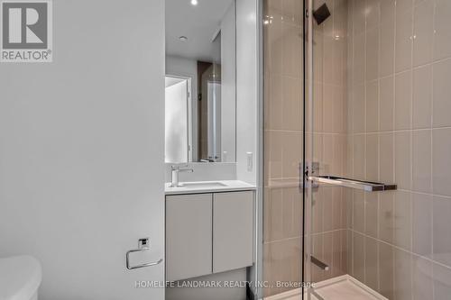 3607 - 3900 Confederation Parkway, Mississauga, ON - Indoor Photo Showing Bathroom