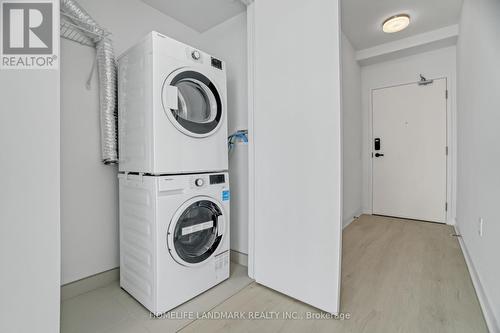 3607 - 3900 Confederation Parkway, Mississauga, ON - Indoor Photo Showing Laundry Room