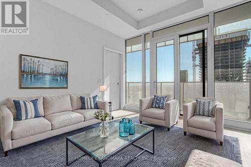 3607 - 3900 Confederation Parkway, Mississauga, ON - Indoor Photo Showing Living Room