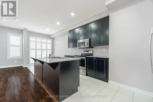 93 Kempenfelt Trail, Brampton, ON - Indoor Photo Showing Kitchen With Upgraded Kitchen