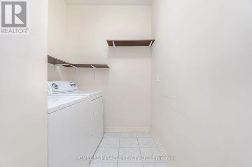 93 Kempenfelt Trail, Brampton, ON - Indoor Photo Showing Laundry Room