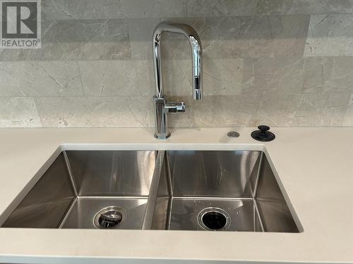 3402 2108 Gilmore Avenue, Burnaby, BC - Indoor Photo Showing Laundry Room