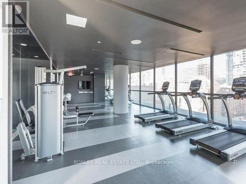 1709 - 290 Adelaide Street W, Toronto, ON - Indoor Photo Showing Gym Room