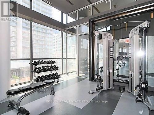 1709 - 290 Adelaide Street W, Toronto, ON - Indoor Photo Showing Gym Room