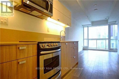 1709 - 290 Adelaide Street W, Toronto, ON - Indoor Photo Showing Kitchen