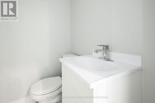 Upper - 305 Weir Street N, Hamilton, ON - Indoor Photo Showing Bathroom