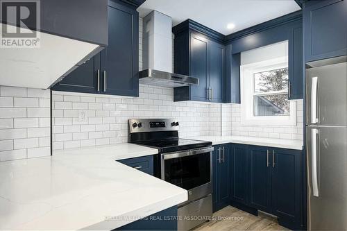 Upper - 305 Weir Street N, Hamilton, ON - Indoor Photo Showing Kitchen With Upgraded Kitchen