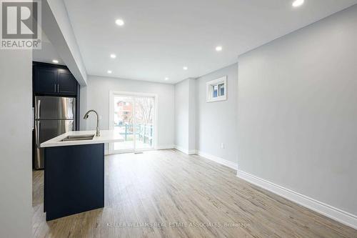 Upper - 305 Weir Street N, Hamilton, ON - Indoor Photo Showing Kitchen