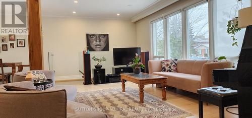 188 Combe Avenue, Toronto, ON - Indoor Photo Showing Living Room